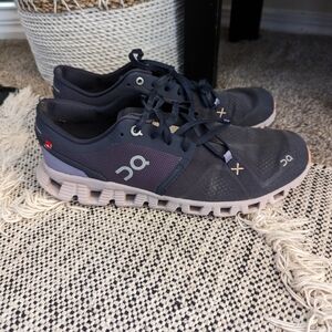 Women's On Cloud Size 10